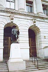 [photo, Cecilius Calvert statue, Mitchell Courthouse, Baltimore, Maryland]