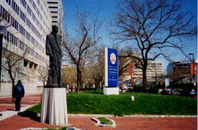 [photo, Thurgood Marshall statue, by Reuben Kramer, Garmatz Federal Courthouse, West Pratt St., Baltimore, Maryland]